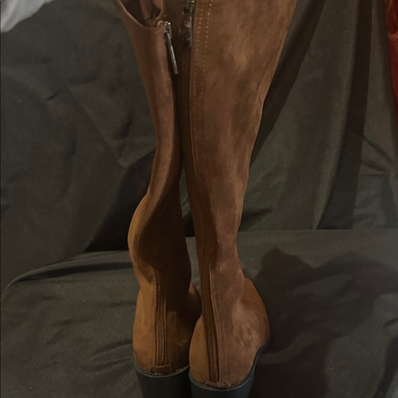 Elegant Brown Suede Heeled Boots - Picture 2 of 5